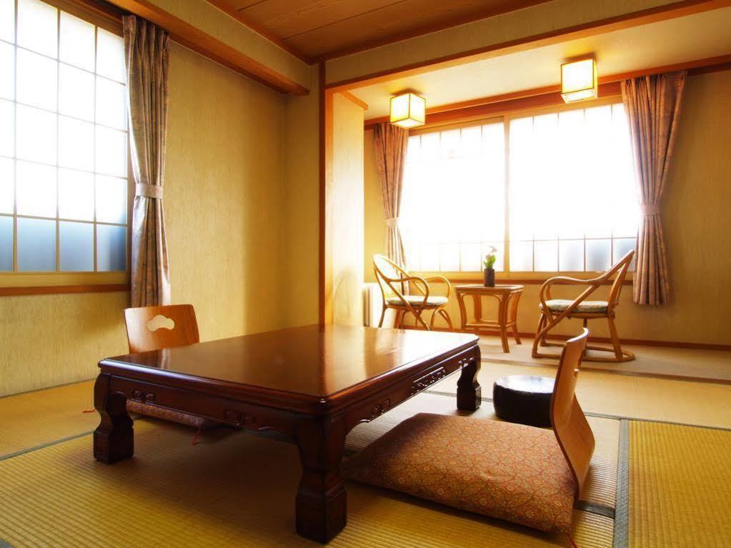 Bergtour Marukita Hotell Hakuba Exteriör bild